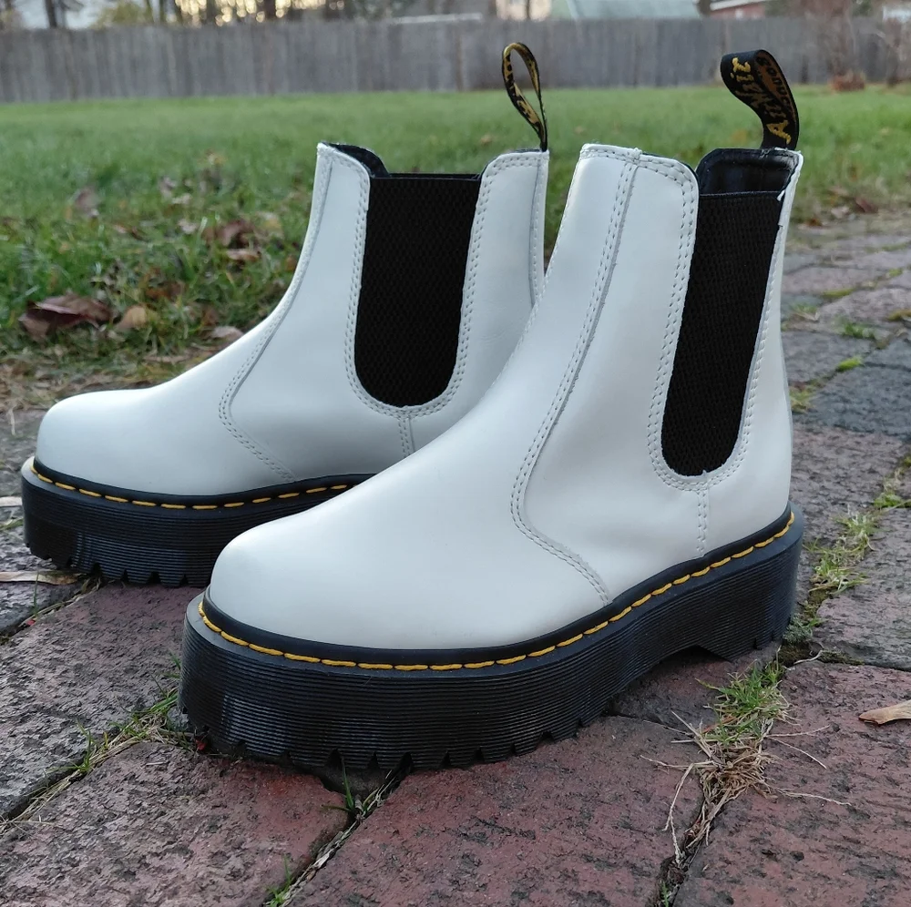 New Dr Martens Quad platform white leather Chelsea boots Womens 7 Mens 6